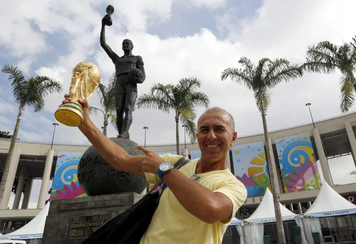 Kibic piłkarski z Argentyny znalazł się w szpitalu w Belo Horizonte po ataku trzech fanów Brazylii, gospodarza rozpoczynających się jutro mistrzostw świata. To pierwszy relacjonowany w mediach incydent tego typu. Argentyńczyk ma złamany palec u ręki.  