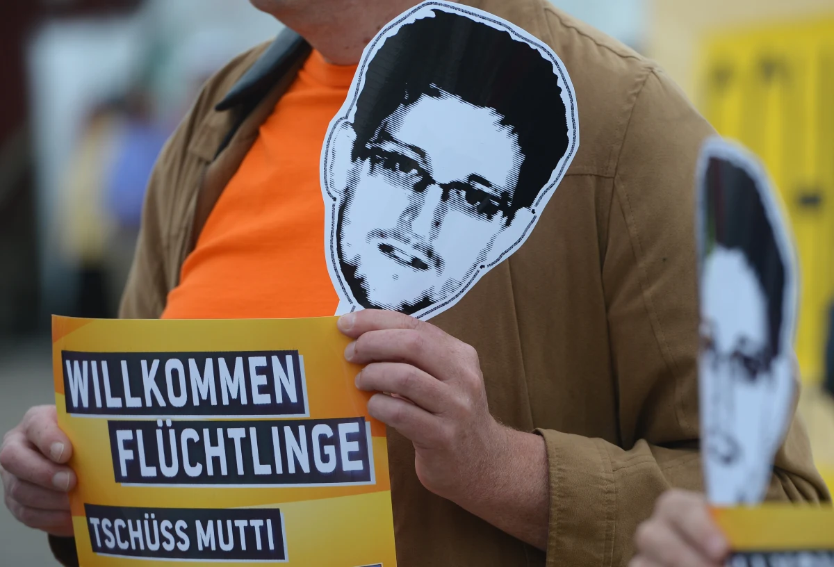 Rosyjski adwokat Edwarda Snowdena sprzedał znanemu reżyserowi prawa do książki o swoim kliencie. Oliver Stone chce zrobić film oparty na historii byłego amerykańskiego pracownika specsłużb, który ścigany przez swoich rodaków, znalazł schronienie dopiero w Rosji. 