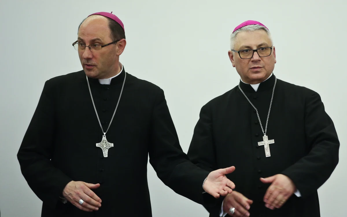 Podczas zebrania Konferencji Episkopatu Polski biskupi jednogłośnie przyjęli poprawki do dokumentu ws. przeciwdziałaniu pedofilii w polskim Kościele. Uwzględnili również uwagi watykańskiej Kongregacji Nauki Wiary. Księża  podziękowali także "za odważny gest pracownikom służby zdrowia broniącym prawa do wolności sumienia".