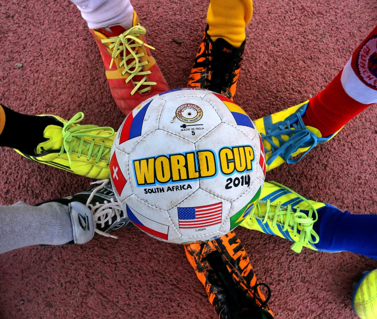 To nie będzie ceremonia otwarcia podobna do tych z igrzysk olimpijskich. Organizatorzy piłkarskich mistrzostw świata w Brazylii postawili na skromniejszą uroczystość - z muzyką i tańcem, a bez przemówień. Mundial rozpocznie się w czwartek. 