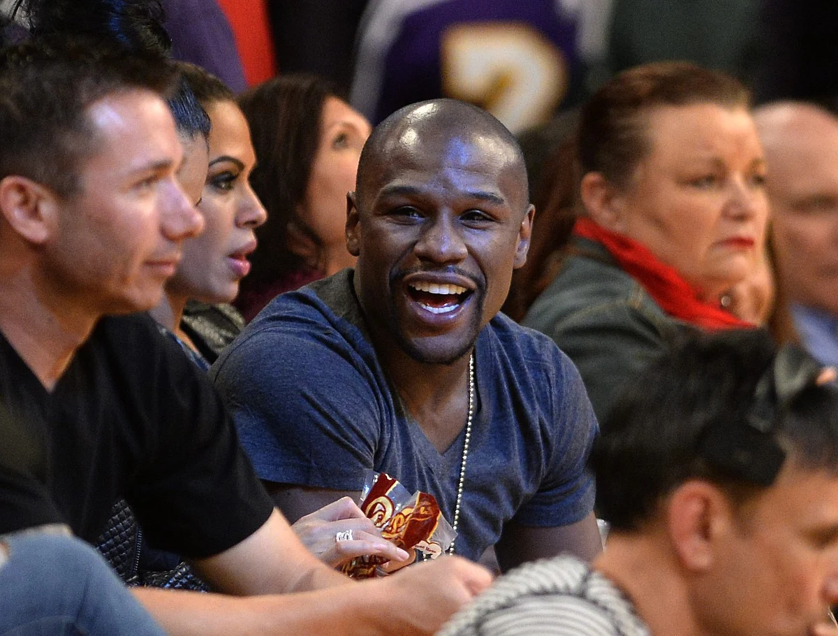 Amerykański bokser Floyd Mayweather zajmuje pierwsze miejsce na światowej liście "Forbesa" uwzględniającej roczne zarobki sportowców (od czerwca 2013 do czerwca 2014). 37-latek po roku przerwy jest ponownie liderem rankingu z kwotą 105 mln dolarów. Zdetronizował golfistę Tigera Woodsa.  