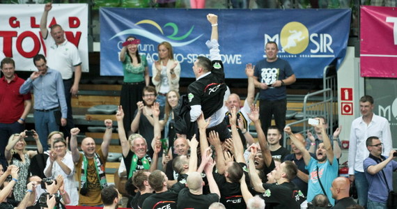 Koszykarze PGE Turowa Zgorzelec pierwszy raz w historii zdobyli mistrzostwo Polski. W szóstym meczu finału Tauron Basket Ligi  pokonali w Zielonej Górze obrońcę tytułu Stelmet 72:60 (19:17, 22:7, 16:14, 15:22) i wygrali rywalizację 4-2.