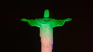 Wspaniała iluminacja pomnika Chrystusa Odkupiciela w Rio de Janeiro