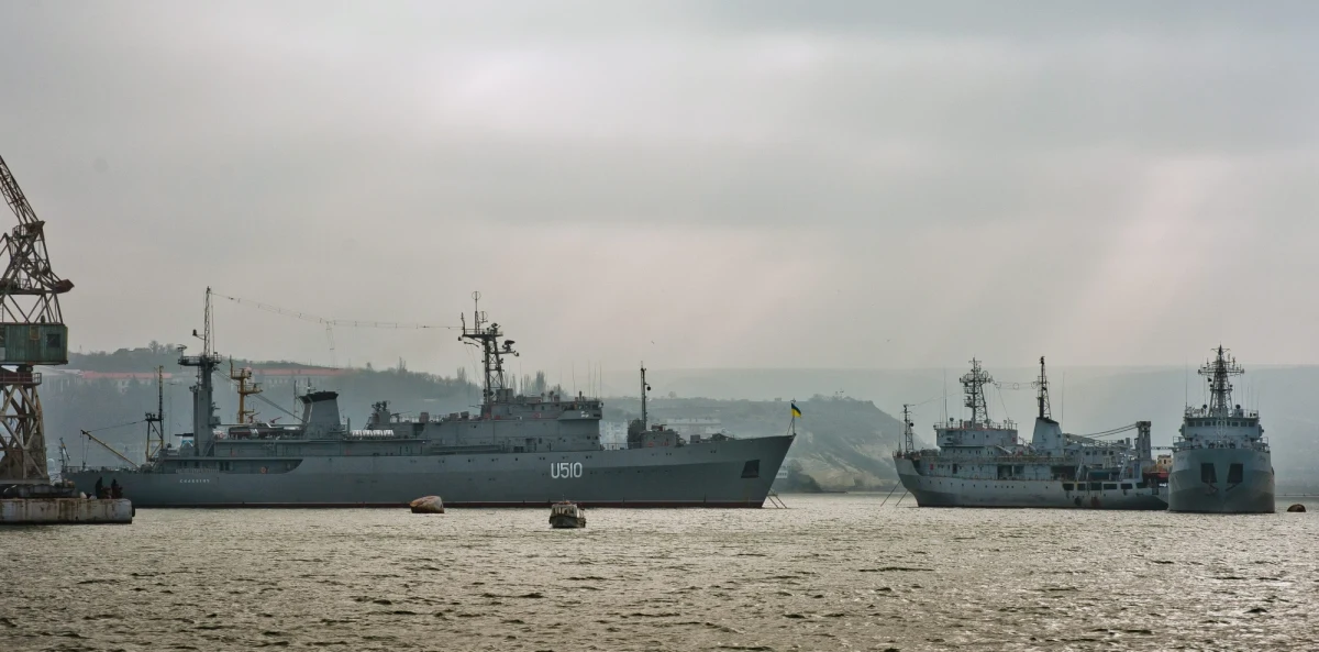 W trwających od wtorku na Morzu Bałtyckim i na terytorium obwodu kaliningradzkiego manewrach wojskowych uczestniczą 24 okręty - poinformowało Ministerstwo Obrony Federacji Rosyjskiej. Siły rosyjskie ćwiczące na Bałtyku są porównywalne do biorących udział w równoległych manewrach NATO.