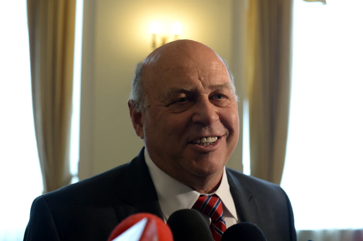 "Faworytem na pewno dla mnie jest Brazylia. Dobrą drużynę ma też Hiszpania. W historii mistrzostw świata, które odbywały się w Ameryce Południowej nigdy żaden zespół europejski nie zdobył mistrzostwa" - mówi w rozmowie z RMF FM Grzegorz Lato. Jak dodaje, Brazylia gra u siebie, i po swojej stronie ma kibiców. 