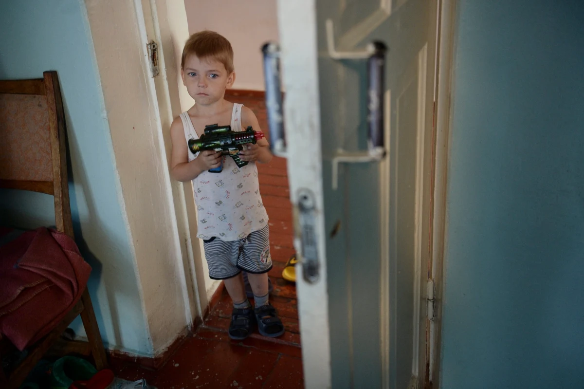 Władze obwodu donieckiego poinformowały, że separatyści z tzw. Donieckiej Republiki Ludowej porwali 25-osobową grupę dzieci z miasta Sniżne na wschodniej Ukrainie. Wywieźli je na granicę z Rosją. 