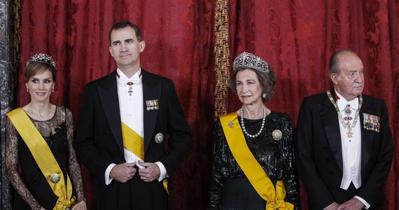 Juan Carlos nie będzie uczestniczyć 19 czerwca w ceremonii proklamowania jego następcy, króla Filipa VI - ogłosił hiszpański Dom Królewski. Jak tłumaczono, chce, aby jego syn - nowy władca - mógł odegrać "główną rolę". 