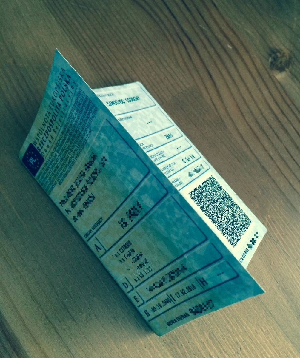 Nawet 14 dni trzeba czekać w Sieradzu, by spotkać się z urzędnikiem w celu zarejestrowania samochodu. A to dopiero początek drogi. Po Waszych sygnałach problemem długich kolejek w sieradzkim urzędzie zajęła się dziennikarka RMF FM Agnieszka Wyderka. "Cały proces rejestracji samochodu trwa nawet 4-5 tygodni. Tak jest tutaj cały czas" - usłyszeliśmy. Dlatego będziemy dziś interweniować w tej sprawie. 