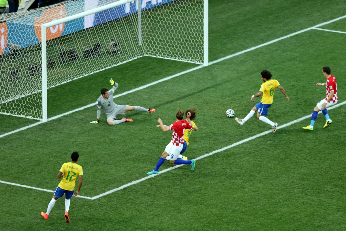 Po trafieniu do własnej bramki w meczu otwarcia mistrzostw świata z Chorwacją (3:1) Marcelo rozważał opuszczenie boiska. To pierwszy Brazylijczyk, który strzelił gola samobójczego na mundialu, a "Canarinhos" uczestniczyli we wszystkich turniejach.