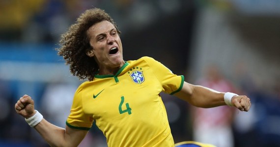 Brazylijski obrońca David Luiz przechodzi z Chelsea Londyn do Paris Saint Germain. Podpisał z tym klubem pięcioletni kontrakt. Kwota transferu nie została ujawniona.  