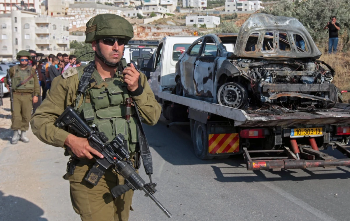 Na Zachodnim Brzegu Jordanu zaginęło trzech nastolatków, w tym obywatel Stanów Zjednoczonych. Izraelskie władze podejrzewają, że zostali oni uprowadzeni przez palestyńskich bojowników. Izraelscy żołnierze prowadzą poszukiwania.  