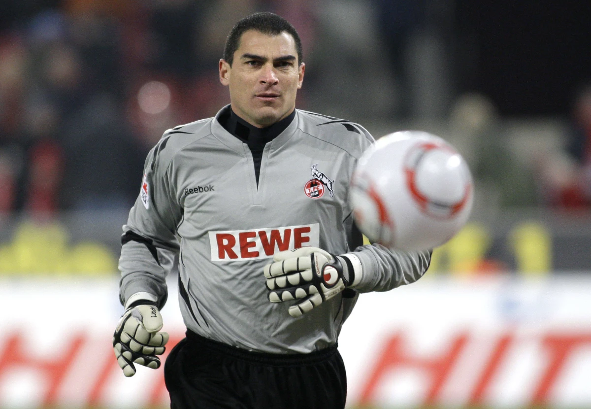 Bramkarz Faryd Mondragon po mistrzostwach świata w Brazylii żegna się z kadrą narodową, ale przedtem chce ustanowić jeszcze rekord. Jeśli selekcjoner Kolumbii przynajmniej na minutę go wystawi, to zostanie on najstarszym piłkarzem, który zagrał na mundialu. 