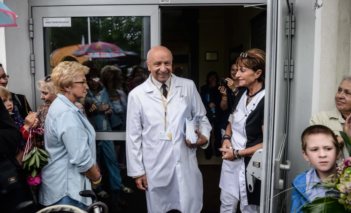 "Nie jest prawdą, że opóźniałem procedury. Pacjentka otrzymała odpowiedź po dwóch dniach" - powiedział w TVP Info prof. Bogdan Chazan, dyrektor szpitala św.Rodziny. "Od lat wiadomo, że w tej placówce nie wykonuje się aborcji "- dodaje. 