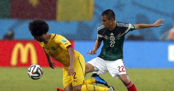 Drugi dzień mundialu w Brazylii znów upływa pod znakiem kontrowersji związanych z sędziowaniem. Tym razem dotyczą meczu grupy A, w którym Meksyk pokonał Kamerun 1:0. Nie milkną też echa pracy arbitra w piątkowym spotkaniu Brazylii z Chorwacją (3:1). 