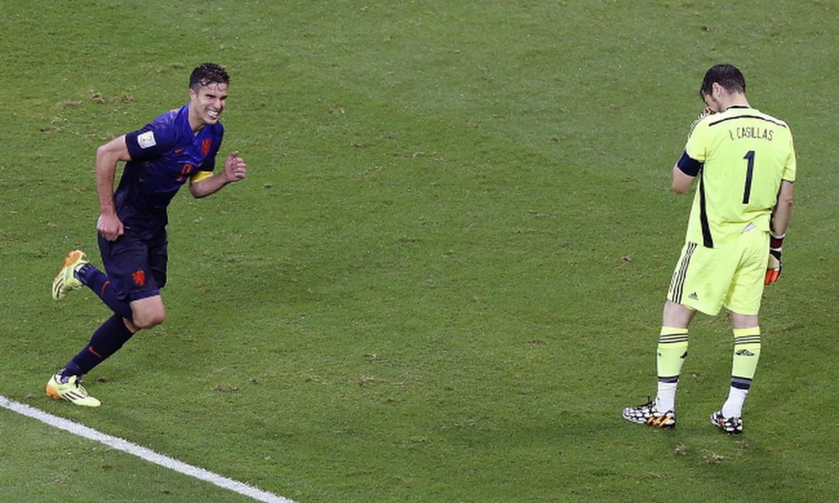 Holendrzy pokonali Hiszpanów 5:1 w pierwszym spotkaniu w grupie B piłkarskich mistrzostw świata. Po dwie bramki strzelili Robin van Persie i Arjen Robben. 