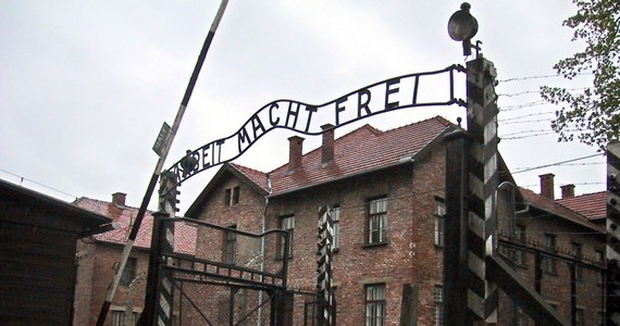 14 czerwca 1940 r. Niemcy deportowali z więzienia w Tarnowie 728 Polaków do KL Auschwitz. Stali się oni pierwszymi więźniami politycznymi w tym obozie. Ogółem trafiło tam ok. 150 tysięcy Polaków. 