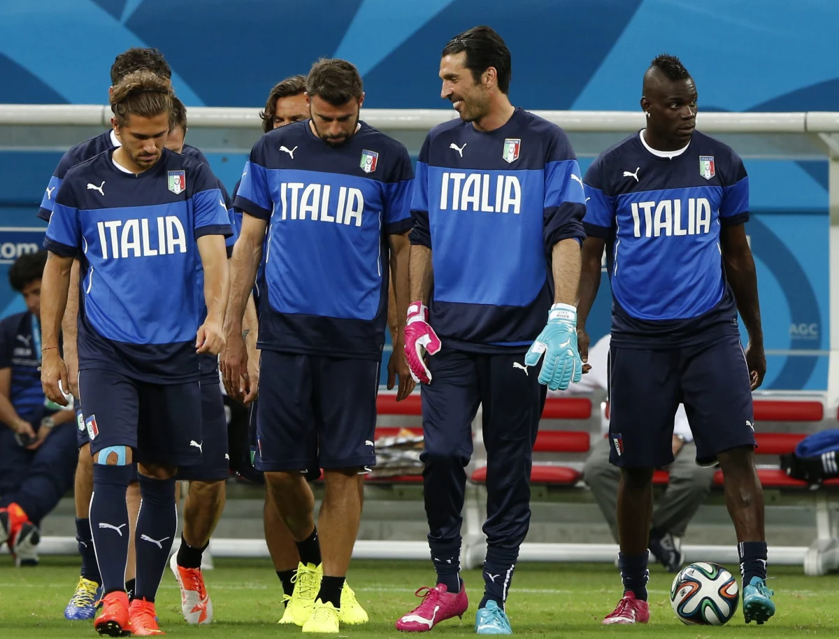 O północy z soboty na niedzielę w Manaus odbędzie się europejski szlagier w piłkarskich mistrzostwach świata - Anglia zagra z Włochami, jak wyraził się bramkarz "Trzech Lwów" Joe Hart - w samym środku dżungli. Na sobotę zaplanowano też trzy inne mecze. Starcie dwóch solidnych firm otworzy rywalizację w grupie D, w której występują także Urugwaj i Kostaryka. W kadrze Italii jest trzech mistrzów świata sprzed ośmiu lat: Andrea Pirlo, Daniele De Rossi oraz bramkarz Gianluigi Buffon. 