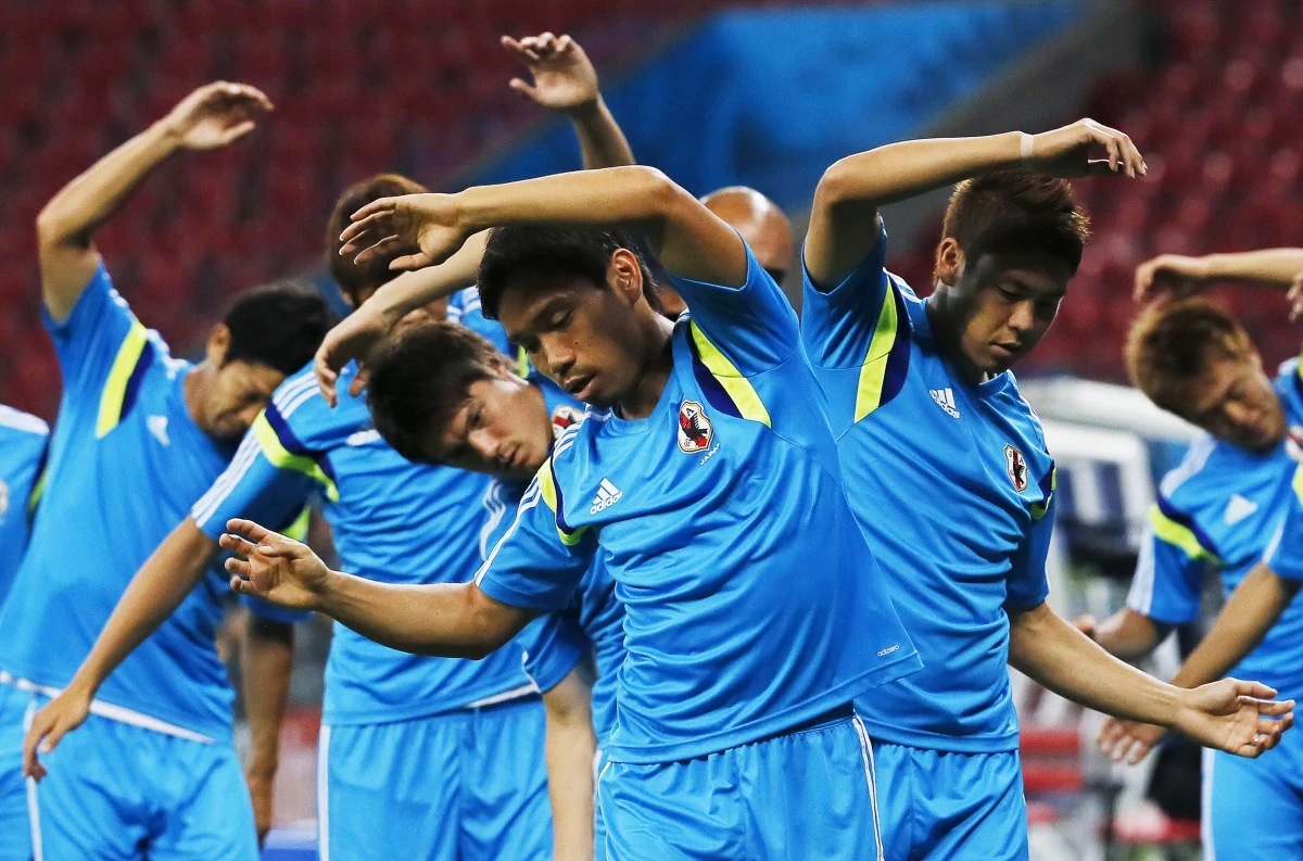 Emocji do ostatnich sekund, mimo późnej pory, mogą spodziewać się kibice w meczu Wybrzeża Kości Słoniowej z Japonią w piłkarskich mistrzostwach świata. Spotkanie rozpocznie się o godz. 3 (czasu polskiego) w nocy z soboty na niedzielę w Recife. 