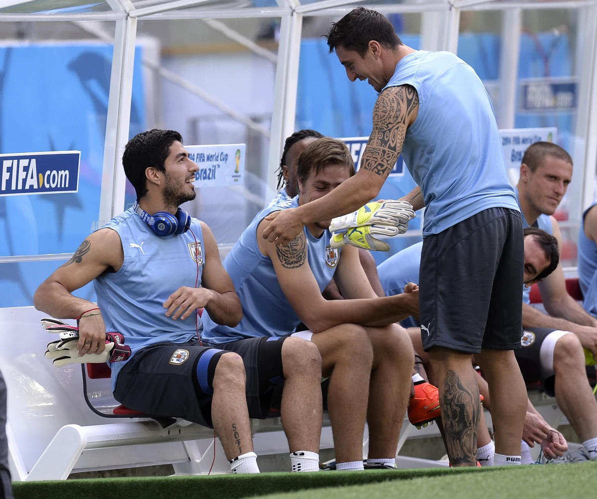 Urugwajczycy jako ostatni awansowali do finałów piłkarskich mistrzostw świata 2014, po barażu z Jordanią, ale na brazylijskich boiskach zaliczani są do faworytów. Turniej rozpoczną w sobotę meczem z Kostaryką w Fortalezie. 