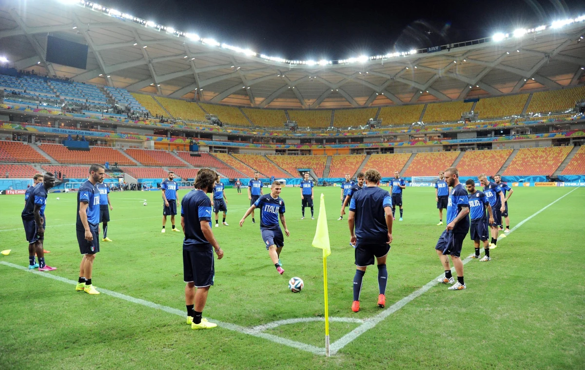 Podstawowy bramkarz reprezentacji Włoch Gianluigi Buffon nie zagra w pierwszym meczu w piłkarskich mistrzostwach świata w Brazylii - poinformowały media w Italii. Z sobotniego starcia grupy D przeciwko Anglii w Manaus wyeliminował go uraz stopy.