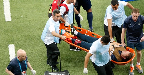 Angielski fizjoterapeuta Gary Lewin tak bardzo cieszył się po golu w meczu z Włochami (1:2) w piłkarskich mistrzostwach świata, że doznał... kontuzji. Boisko opuścił na noszach. Ze szpitala uda się w drogę powrotną do domu. 