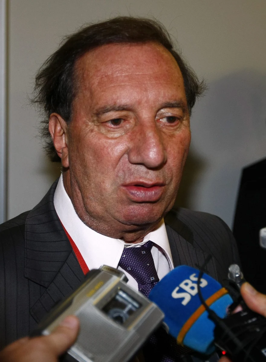 "Nie przypuszczam, że dojdzie do pojedynku Argentyny i Brazylii o mistrzowski tytuł. Gospodarz odpadną wcześniej" - stwierdził Carlos Bilardo, były trener piłkarskiej reprezentacji Argentyny. "Nasi piłkarze będą mieć wspaniały doping" - podkreślił.