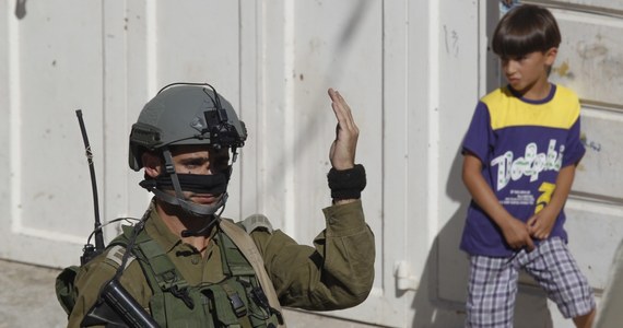 Premier Izraela oskarżył radykalny palestyński ruch Hamas o uprowadzenie trójki nastolatków, którzy w czwartek wieczorem zaginęli na Zachodnim Brzegu Jordanu. Izraelska armia poinformowała o zatrzymaniu ok. 80 Palestyńczyków. 