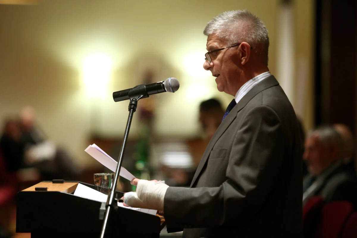 Narodowy Bank Polski wydał oświadczenie ws. afery podsłuchowej. Biuro prasowe w związku z wczorajszą publikacją tygodnika "Wprost" podkreśla, że  z prawie dwugodzinnej rozmowy szefa MSW Bartłomieja Sienkiewicza z prezesem NBP Markiem Belką zostały opublikowane wyrwane z kontekstu kilkuminutowe fragmenty. Zdaniem NBP, to manipulacja.