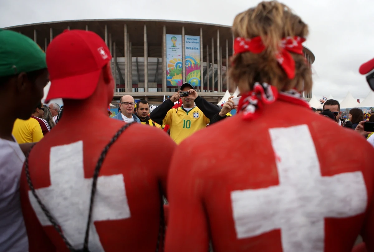 Bramka zdobyta w doliczonym czasie gry dała Szwajcarom zwycięstwo nad Ekwadorczykami. Podopieczni Ottmara Hitzfelda po emocjonującej końcówce wygrali 2:1.