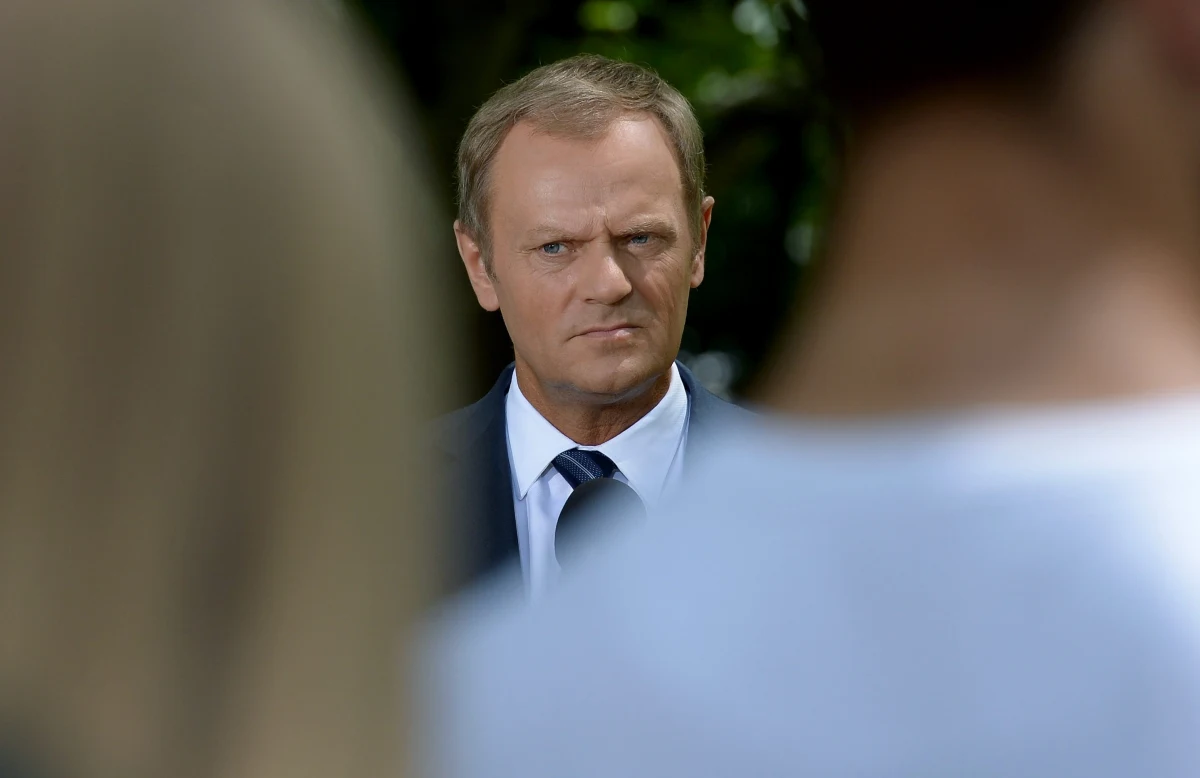 "Donald Tusk nie ma dobrego wyjścia z obecnej sytuacji" - twierdzi politolog profesor Wawrzyniec Konarski. Premier, po publikacji przez tygodnik "Wprost" nagrań, na których słychać jak szef MSW i prezes Narodowego Banku Polskiego dobijają politycznego targu dotyczącego pomocy NBP dla rządu w zamian za zmianę przepisów i zmianę ministra finansów, zapowiedział na poniedziałek konferencję prasową.