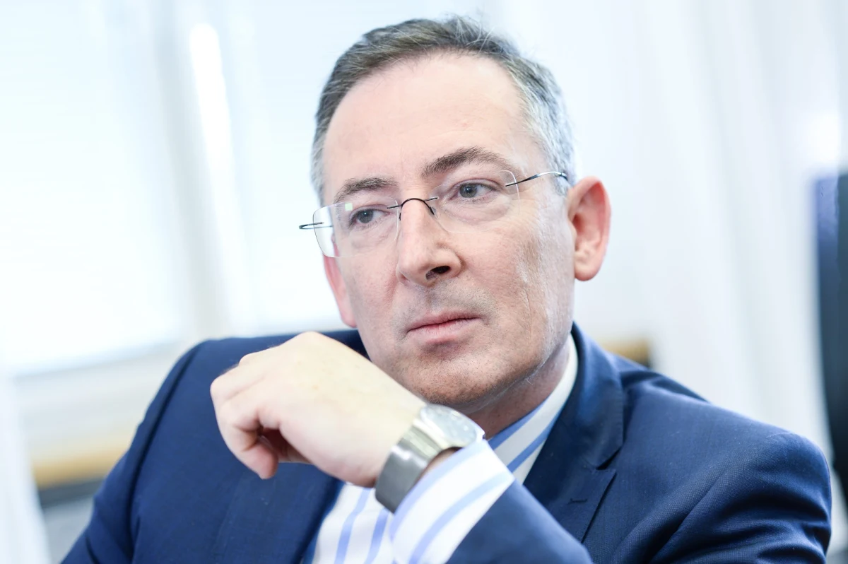 Klub PiS złożył w Sejmie wniosek o wotum nieufności wobec ministra spraw wewnętrznych Bartłomieja Sienkiewicza. Chodzi o sprawę upublicznionych przez "Wprost" nagrań, na których Sienkiewicz rozmawia z prezesem NBP Markiem Belką. 