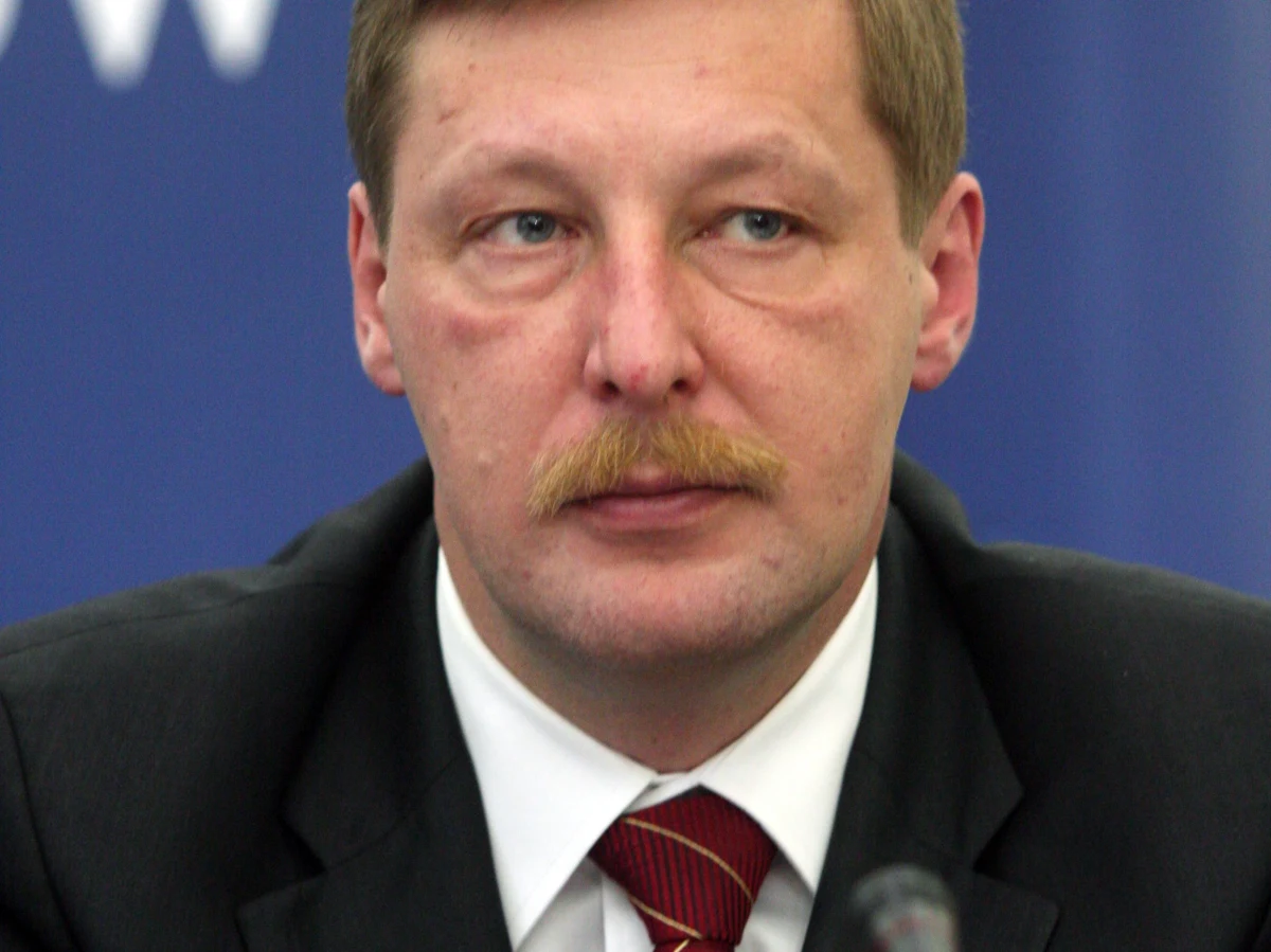 Ministerstwo Finansów na razie nie planuje żadnej kontroli działań byłego wiceministra, a obecnego wiceprezesa Polskiego Górnictwa Naftowego i Gazownictwa - Andrzeja Parafianowicza. W ujawnionej przez "Wprost" rozmowie z byłym ministrem transportu, Parafianowicz, który nadzorował działania skarbówki twierdzi, iż blokował kontrole nasyłane na byłego już ministra Sławomira Nowaka. 