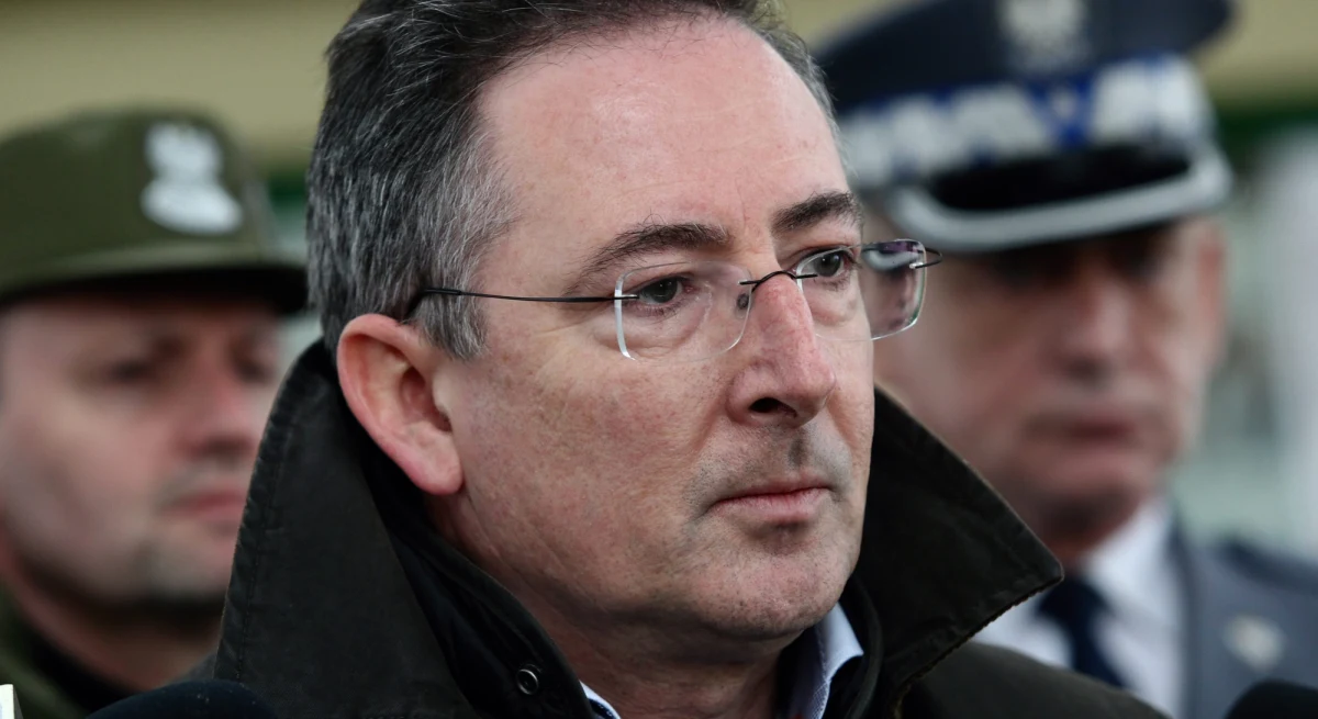 W weekend "Wprost" opublikował nagrania, na których słychać, jak szef MSW Bartłomiej Sienkiewicz rozmawia z prezesem Narodowego Banku Polskiego Markiem Belką i byłym ministrem Sławomirem Cytryckim o hipotetycznym wsparciu przez NBP budżetu państwa kilka miesięcy przed wyborami. Wyborami, które może wygrać PiS. Belka w zamian za wsparcie stawia warunek dymisji ówczesnego ministra finansów Jacka Rostowskiego oraz nowelizacji ustawy o Banku Centralnym. Nie wiadomo, kto zrobił nagranie. Aferę taśmową nazywa się prześmiewczo "nasz House of Cards". A brudne mechanizmy wielkiej polityki to temat, który kino bardzo lubi...