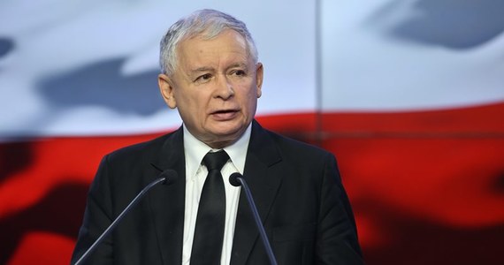 "Nagrania pokazują, że rząd permanentnie oszukuje społeczeństwo" - mówił Jarosław Kaczyński podczas konferencji prasowej. PiS zapowiada wotum nieufności wobec rządu Donalda Tuska. Żądania Kaczyńskiego to efekt ujawnienia przez "Wprost" nagrań z rozmów między przedstawicielami MSW i NBP.