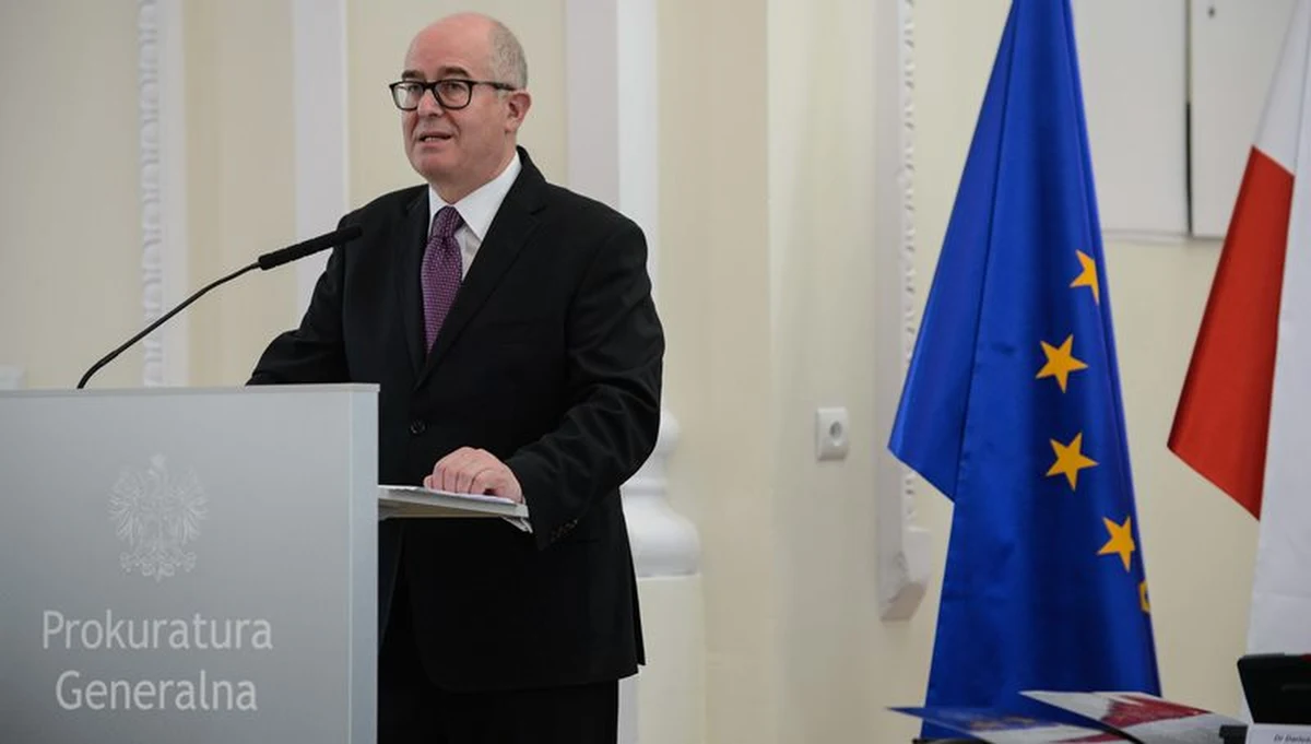 Prokuratura Okręgowa Warszawa - Praga wszczęła śledztwo ws. rozmowy między b. wiceministrem finansów Andrzejem Parafianowiczem a b. ministrem transportu Sławomirem Nowakiem - poinformowała Prokuratura Apelacyjna w Warszawie. Zapowiedział to wcześniej prokurator generalny Andrzej Seremet.