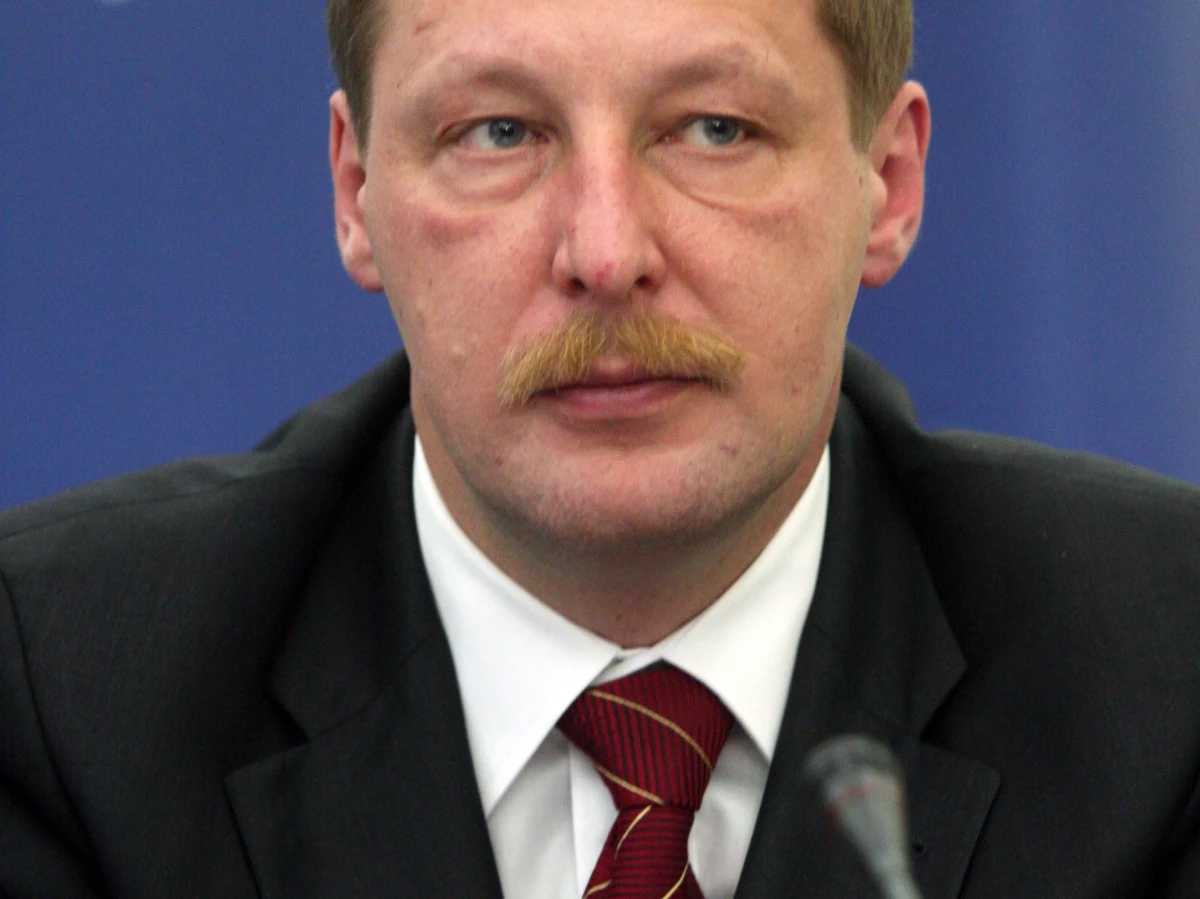 "W trakcie całej mojej pracy zawodowej, nigdy nie przekroczyłem przepisów prawa, ani przysługujących mi uprawnień"  - napisał w liście do swoich przełożonych w Polskim  Górnictwie Naftowym i Gazownictwie Andrzeja Parafianowicza. Do oświadczenia jednego z "bohaterów" afery taśmowej, ujawnionej przez tygodnik "Wprost', dotarł nasz dziennikarz.  