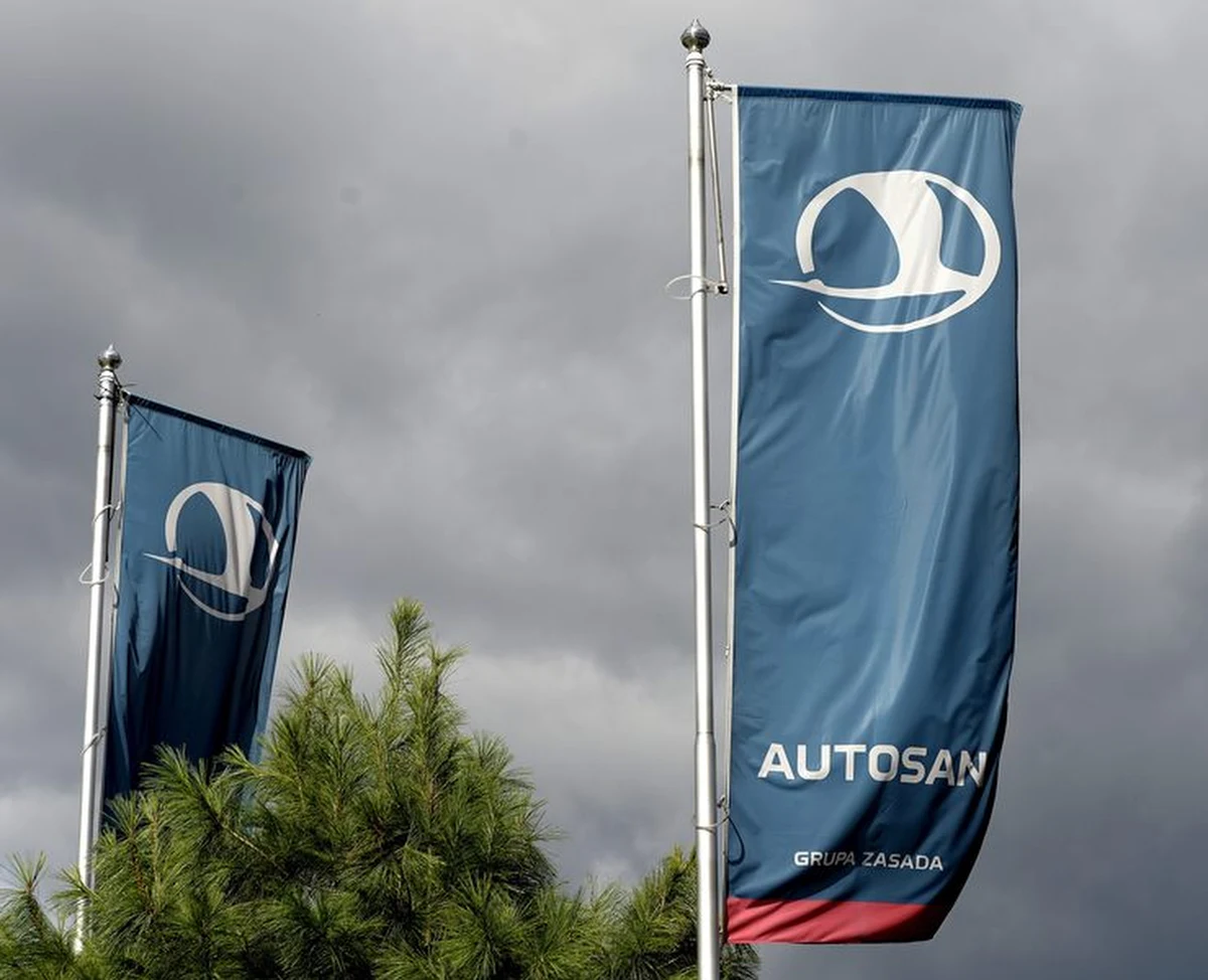 "Żadna oferta nie wpłynęła w przetargu na kupno fabryki Autosanu z Sanoka na Podkarpaciu. W nowym przetargu cena wywoławcza będzie obniżona o 6 mln zł" - poinformował syndyk masy upadłościowej sanockiej firmy Ludwik Noworolski. 