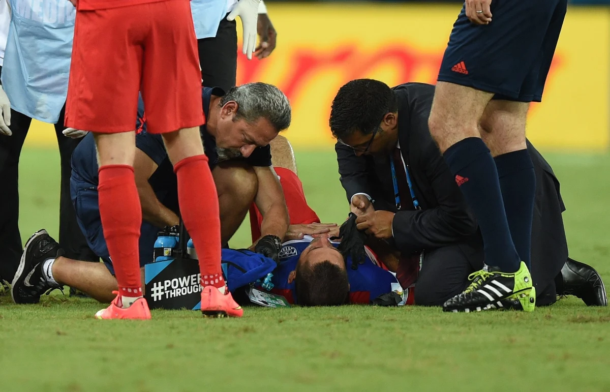 Clint Dempsey ma złamany nos. Kapitan reprezentacji Stanów Zjednoczonych nabawił się kontuzji we wczorajszym meczu grupy G mistrzostw świata, w którym jego drużyna pokonała Ghanę 2:1. Mimo kontuzji, zawodnik pozostał na boisku do końca spotkania.