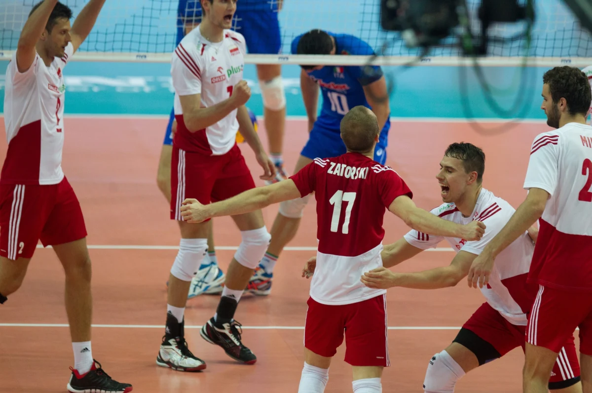 Ministerstwo Finansów zbiera informacje o rozliczeniach podatkowych siatkarzy reprezentacji Polski. Ma to związek z taśmami „Wprost”. Temat sportowców pojawił się w rozmowie byłego ministra Sławomira Nowaka z byłym wiceministrem finansów Andrzejem Parafianowiczem.