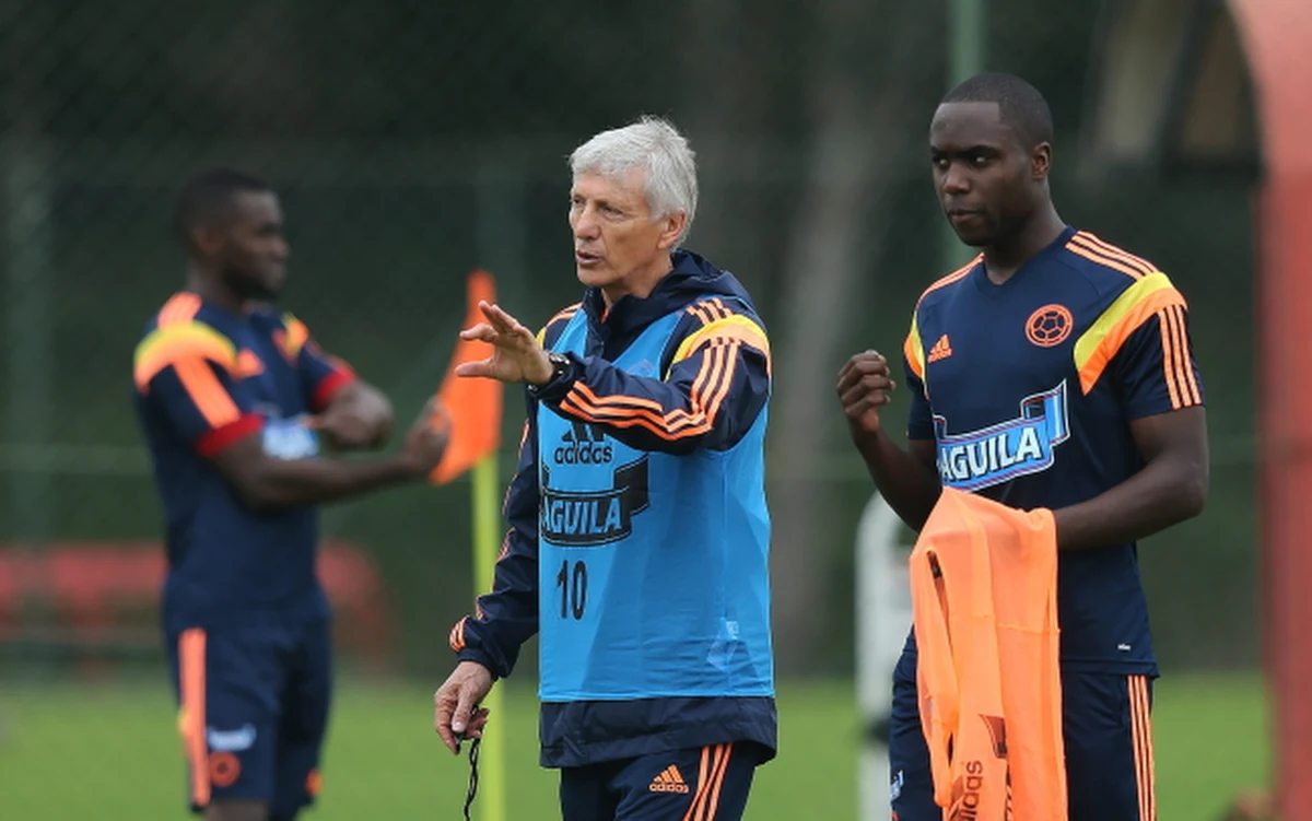 Po tym, jak kolumbijscy piłkarze wygrali z Grecją 3:0, ich trener stał się bohaterem narodowym. W wyborach na prezydenta Kolumbii wiele osób oddawało nieważne głosy, jako swojego kandydata podając właśnie Jose Pekermana. 