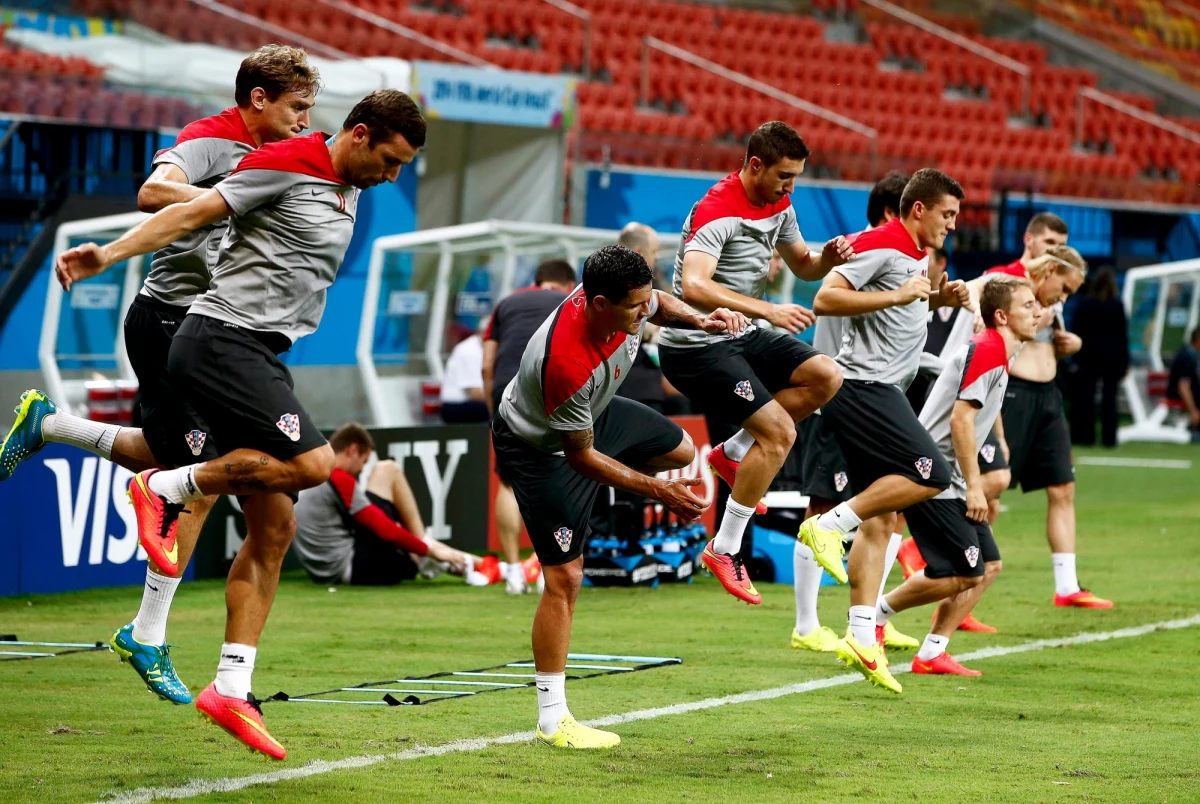 Zdjęcia gołych piłkarzy, a nie najbliższy rywal Kamerun, są głównym tematem rozmów w chorwackiej ekipie przed meczem z tym afrykańskim zespołem. Spotkanie 2. kolejki grupy A odbędzie się o północy w amazońskiej dżungli w Manaus. 