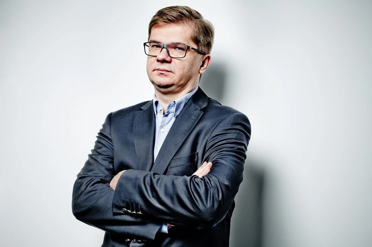 "Wizytę ABW odbieram jako presję na redakcję" - mówi Sylwester Latkowski, redaktor naczelny tygodnika "Wprost" w rozmowie z reporterem RMF FM Markiem Balawajdrem. Przeprowadziliśmy ją po pierwszym wejściu ABW do redakcji. W środę na stronach internetowych tygodnika pojawiła się prawie godzinna rozmowa Bartłomieja Sienkiewicza z Markiem Belką. Redakcja zaznaczyła, że jest to całość rozmowy, bez cięć. 