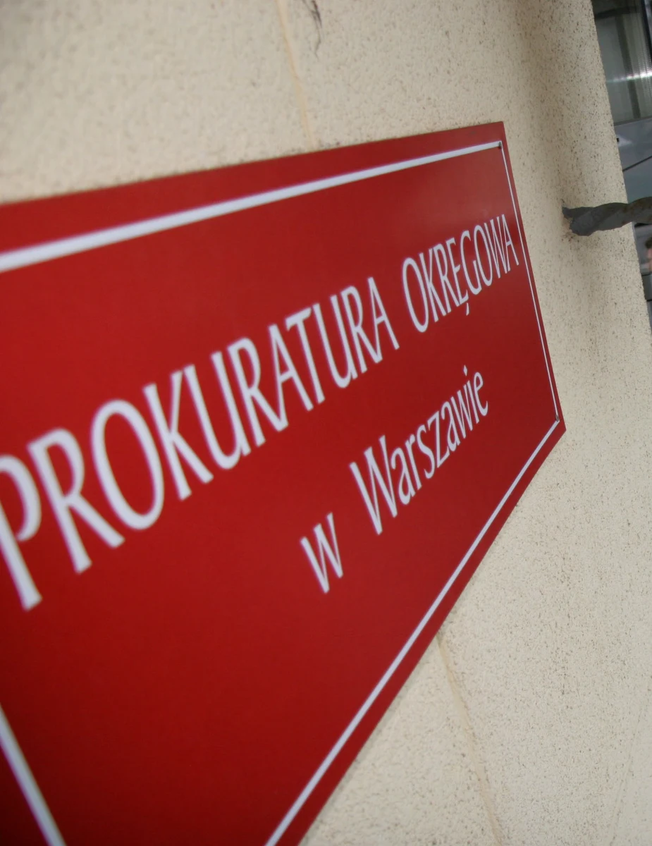 Dwa zarzuty: nielegalnego nagrywania i udostępniania tych nielegalnych nagrań usłyszał Łukasz N. - pierwsza osoba zatrzymana w związku z aferą podsłuchową. Łukasz N. to menedżer jednej z warszawskich restauracji.  