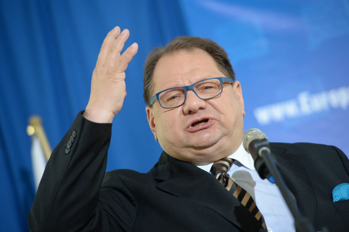 „Mnie się to wszystko nie podoba, bo to jest takie spektakularne” – tak o wejściu do redakcji „Wprost” przez prokuraturę, ABW i policję mówi były szef MSWiA Ryszard Kalisz. „Mam wrażenie jakiejś akcyjności, zastraszania” – dodaje Kalisz. „Oczywiście mam świadomość, że prokuratura jest niezależna, ale ABW podlega rządowi” – podkreśla.