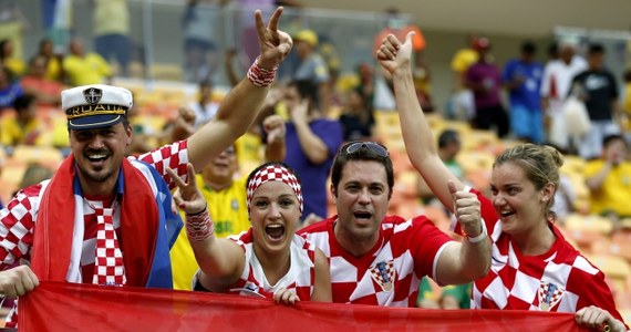 Piłkarze Chorwacji, którzy na inaugurację przegrali 1:3 z Brazylią, dzięki zwycięstwu 4:0 nad Kamerunem zachowali szanse awansu z grupy A do 1/8 finału mistrzostw świata. Afrykański zespół po dwóch porażkach nie ma już takiej możliwości.