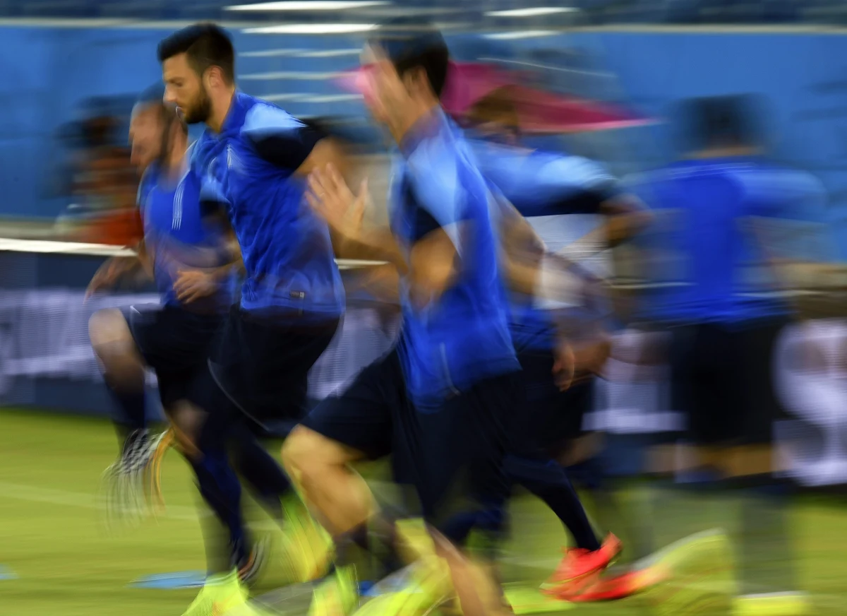 Żadnych kobiet, seksu, Twittera i kontaktów telefonicznych! Niektórzy selekcjonerzy piłkarskich reprezentacji wprowadzają poważne zakazy w trakcie mistrzostw świata w Brazylii.