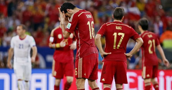 Hiszpańskie media zgodnie przyznają, że ekipa Vicente del Bosque nie zasłużyła na awans do 1/8 mundialu. Odnotowują, że legendarna drużyna mistrzów abdykowała niespodziewanie na legendarnej Maracanie porażką z Chile, grzebiąc szanse na wyjście z grupy.  