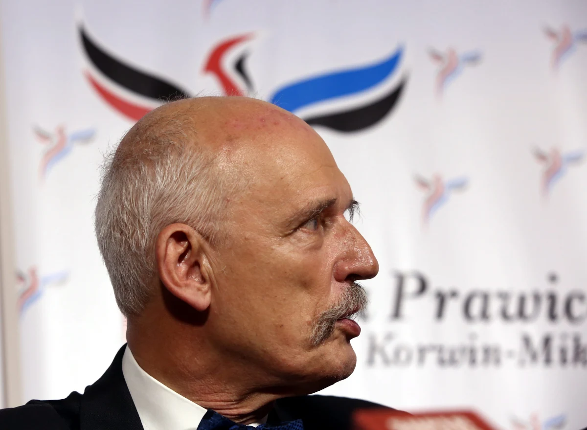 Janusz Korwin-Mikke wszedł do tworzonej przez Marine Le Pen, szefową francuskiego Frontu Narodowego, antyunijnej frakcji w Parlamencie Europejskim. W kuluarach europarlamentu mówi się, że Korwin-Mikke musiał podpisać zobowiązanie, że „będzie trzymać język za zębami”.