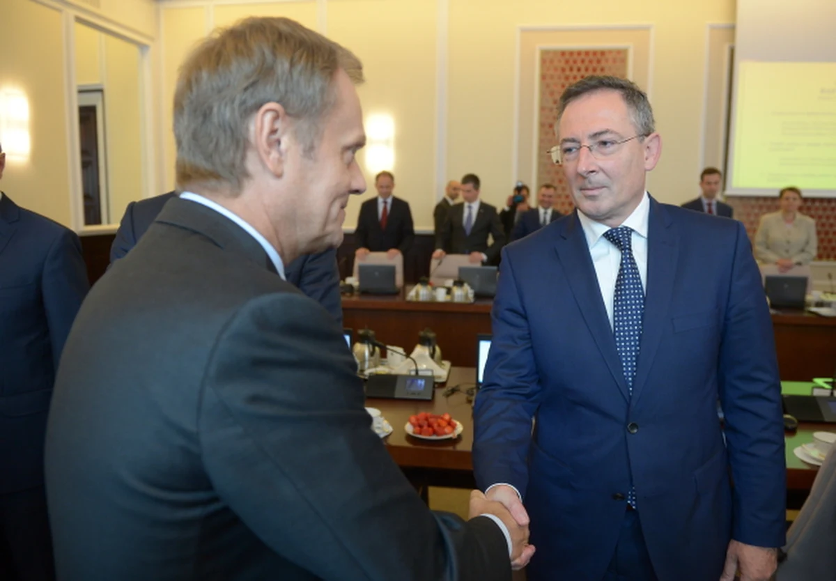 Całe pokolenia Polaków wychowały się na bohaterach powieści Henryka Sienkiewicza. Do dziś Staś Tarkowski z „W pustyni i w puszczy”, Zbyszko z Bogdańca z „Krzyżaków” czy kresowi rycerze Jan Skrzetuski i Michał Wołodyjowski z „Trylogii” są wzorcami do naśladowania. Niestety prawnuk wielkiego pisarza, Bartłomiej Sienkiewicz, skądinąd człowiek inteligentny i dobrze wykształcony,  stał się antybohaterem współczesnych czasów. 