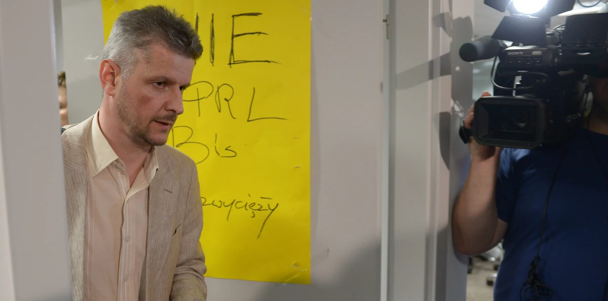 Piątkowy "Fakt" przedstawia sylwetkę prokuratora Józefa Gacka, który w asyście ABW wszedł do redakcji "Wprost" po nagrania z podsłuchów. Podkreśla, że śledczy ma na koncie kilka kontrowersyjnych działań. 